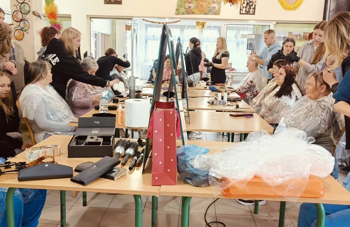Klasy fryzjerskie w DPS w Nowym Sączu